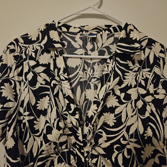 Old Navy Navy and White Floral Maxi Dress - Picture 4 of 8